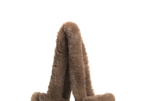 Natura promove campanha natalícia com moda, acessórios, decoração e gifts.
