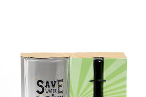 Copo "Poupe água, beba cerveja" e sino "Toque para cerveja" da Natura: presentes originais