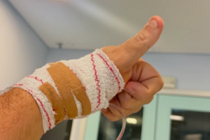 Nuno Markl mostra-se feliz por conseguir levantar o braço esquerdo