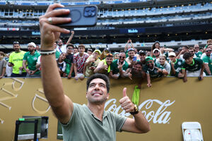 Abel Ferreira é um ídolo entre os adeptos do Palmeiras e vai tentar conquistar a terceira Taça Libertadores