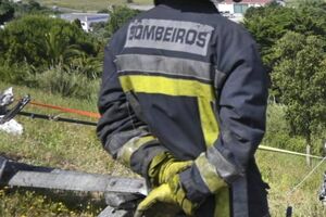 Onze bombeiros foram detidos no Fundão