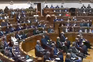 “O 25 de Novembro foi a afirmação da soberania do povo”, diz Pedro Alves 