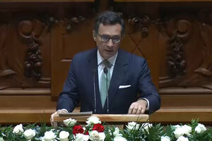 Comemorações 25 de Novemrbro: PS censura "apropriação mistificadora” do Governo “mais própria de regimes não democráticos” 