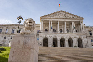 Manifestação frente à Assembleia da República por direitos das pessoas com deficiência