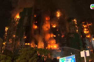 Imagens aéreas mostram arranha-céus destruídos pelo fogo em Hong Kong