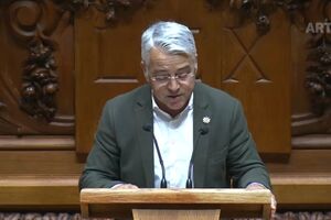 JPP acusa Governo de tratar regiões autónomas como "nota de rodapé" e "apêndice incómodo"
