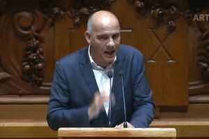 Paulo Raimundo: "No meio de tanta choradeira não houve uma lágrima sobre os milhões que o OE transfere para os cofres das multinacionais"