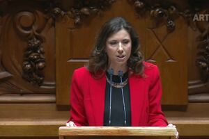 "Falta coragem para mexer a sério na despesa do Estado", defende IL