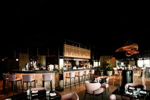 O recém-inaugurado Attiko, em Lisboa, chefiado por Miguel Relova, apresenta propostas para jantares de grupo