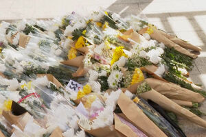 Residentes prestam homenagem às vítimas do incêndio em Hong Kong