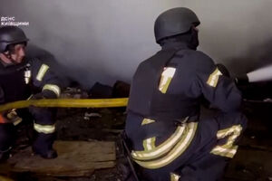 Kiev: bombeiros intervêm após ataques russos