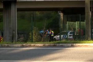 Cinco mortos carbonizados dentro de carro em Lisboa. Viatura despistou-se e pegou fogo