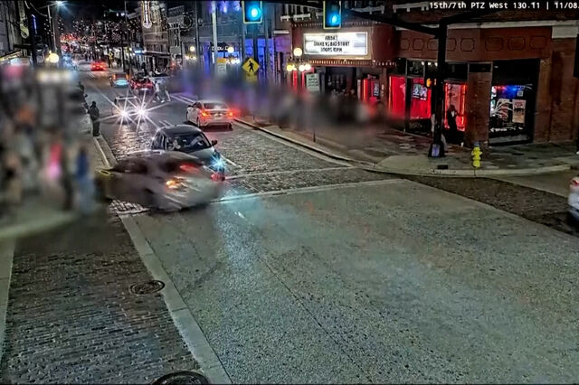 Carro em fuga da polícia atropela multidão na Flórida e provoca quatro mortes