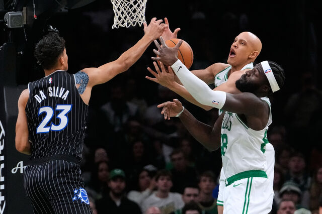 Neemias Queta lesiona-se no jogo Celtics-Magic em Boston
