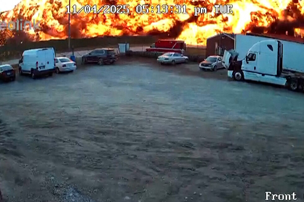 Novas imagens mostram momento em que avião de carga cai e explode nos EUA 