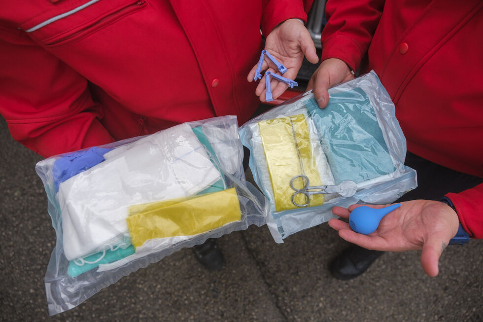 Equipa médica presta assistência em partos fora do hospital