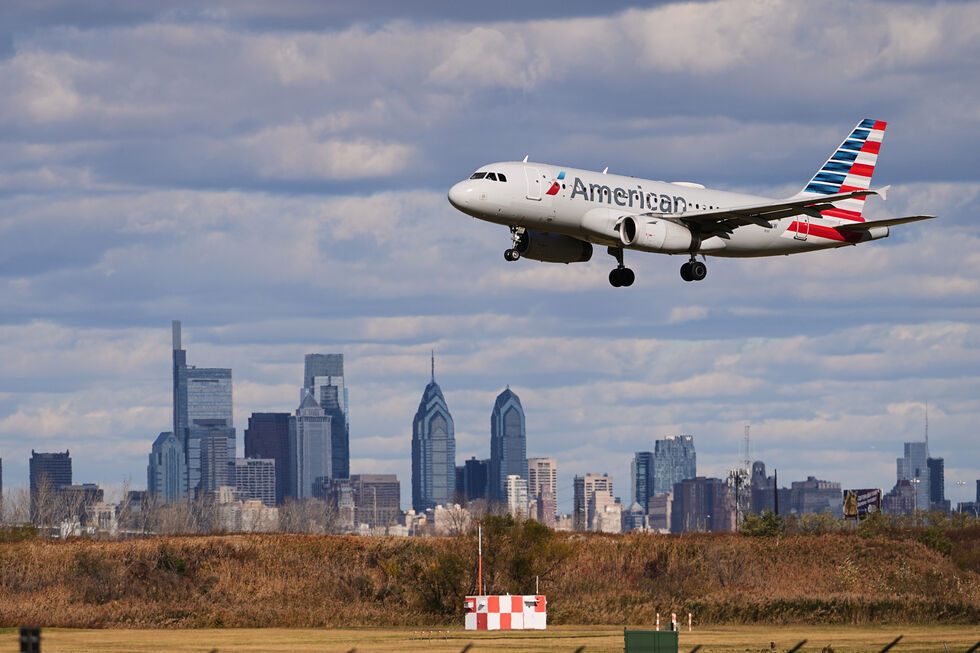 Cancelamentos de voos nos EUA devido à paralisação do governo afetam aeroportos e viagens