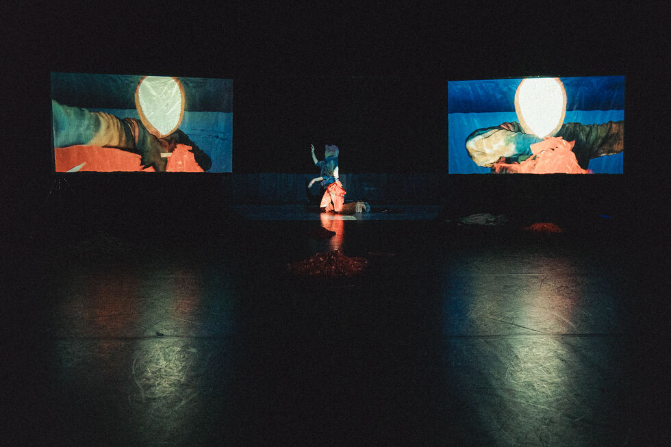 Espetáculo Aftermyth de Noah Ramadan explora perda e futuro ambíguo no Teatro do Bairro Alto, em Lisboa