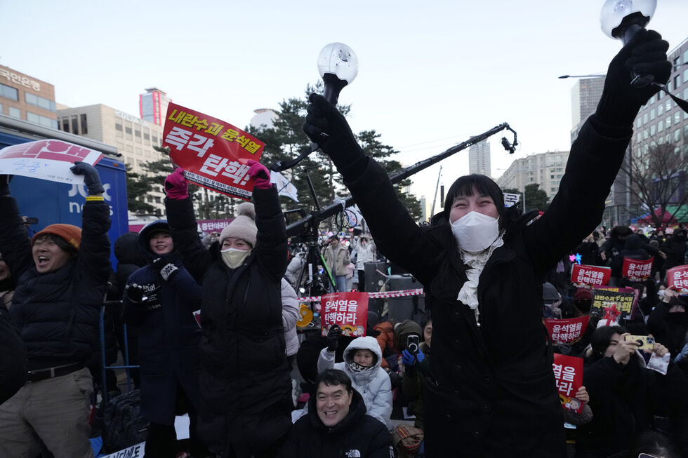 Protesto pede o impeachment de Yoon Suk-yeol, presidente da Coreia do Sul