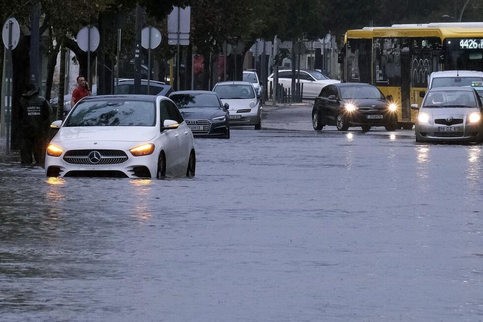 Inundações no Porto e Algarve após 815 ocorrências devido ao mau tempo