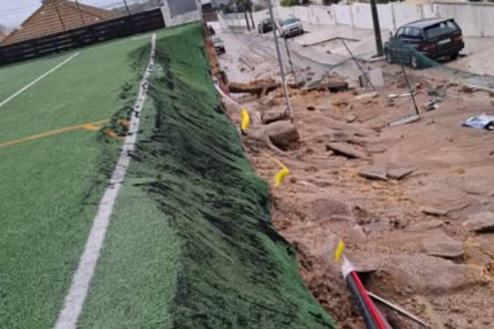 Campo do Botafogo Futebol Clube cedeu com a intempérie