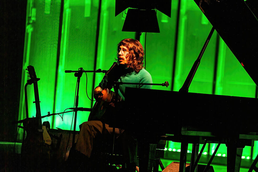 Tim Bernardes regressa a Portugal este mês, para dois concertos com orquestra