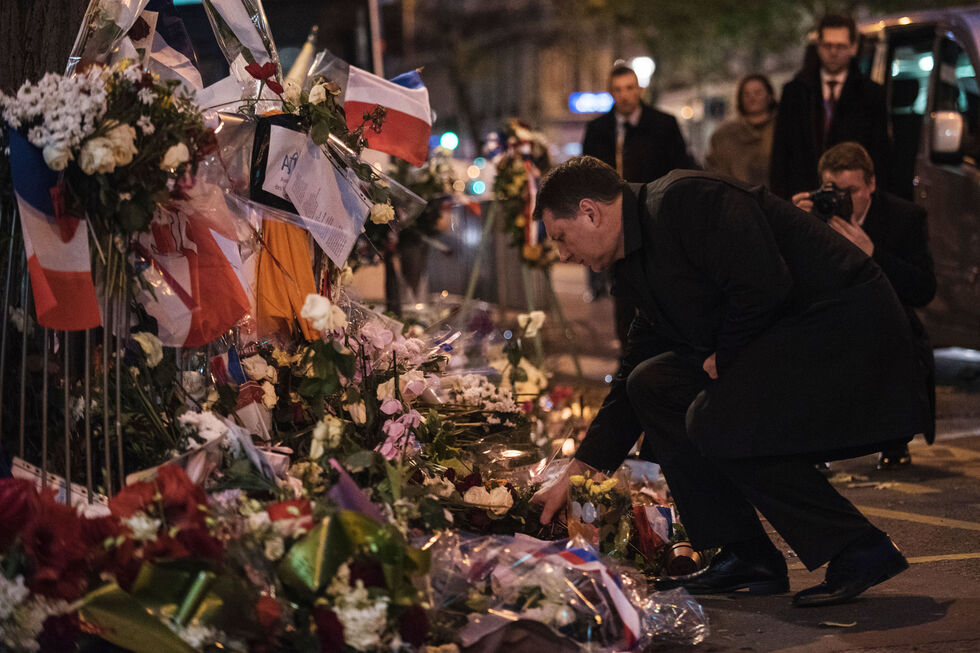 Dez anos após atentado no Bataclan, homenagens a vítimas com Macron em Paris