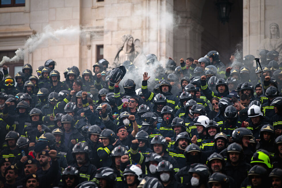 Bombeiros planeiam protesto contra ausência de respostas do Governo