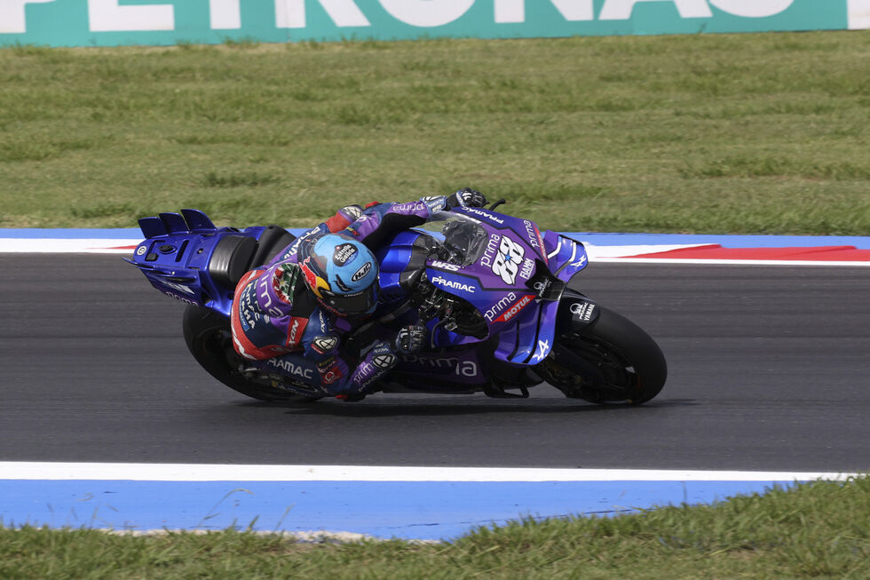 Miguel Oliveira compete em Valência na despedida do MotoGP