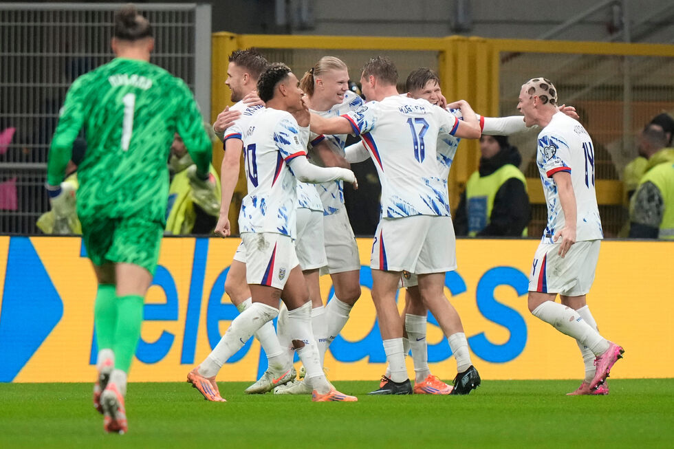 Futebolistas da Noruega celebram apuramento 'invicto' para o Mundial2026 após vitória por 4-1 contra a Itália