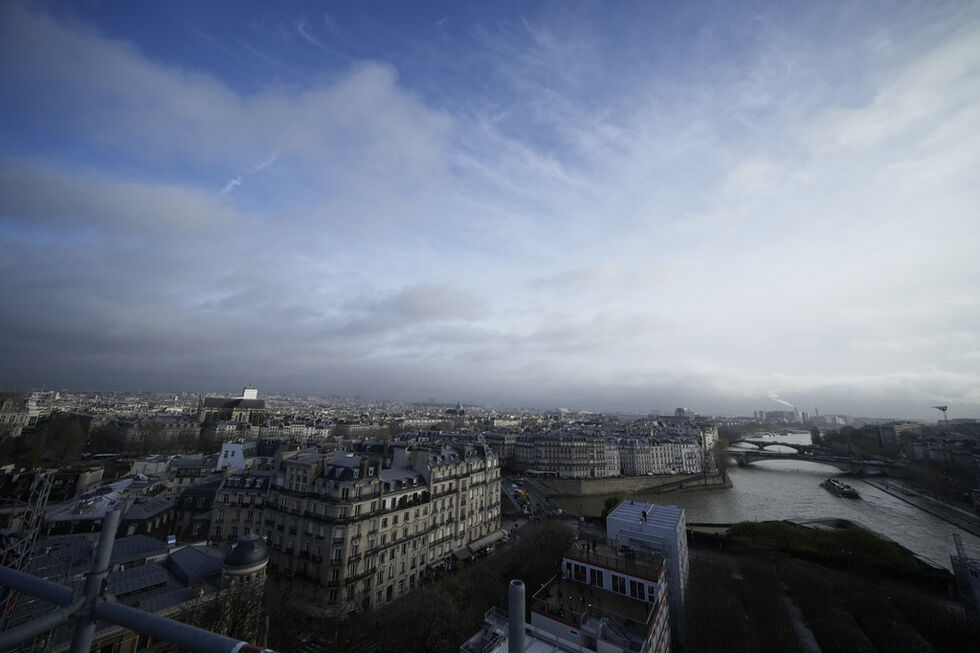 Apagão em Paris: 55 mil casas sem eletricidade e estações de metro encerradas