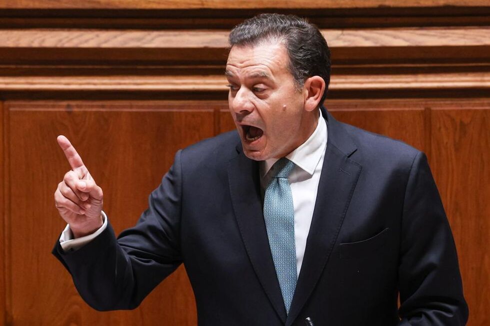 Montenegro defende Orçamento do Estado para 2026 no parlamento