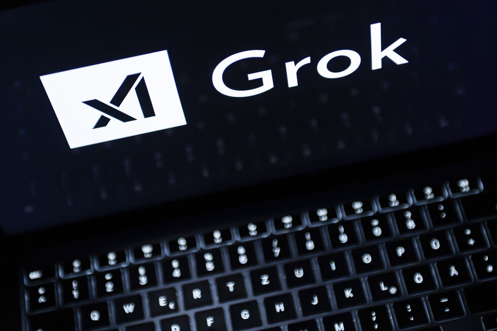 França investiga Grok após respostas sobre Auschwitz