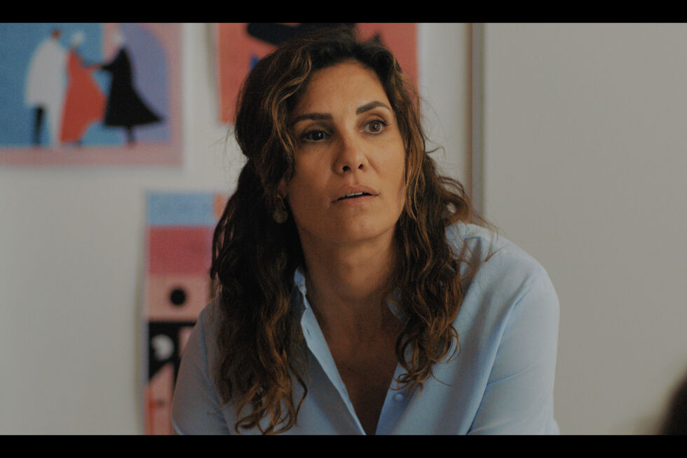 A atriz Daniela Ruah interpreta Vitória, uma professora dedicada