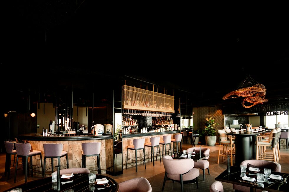 O recém-inaugurado Attiko, em Lisboa, chefiado por Miguel Relova, apresenta propostas para jantares de grupo