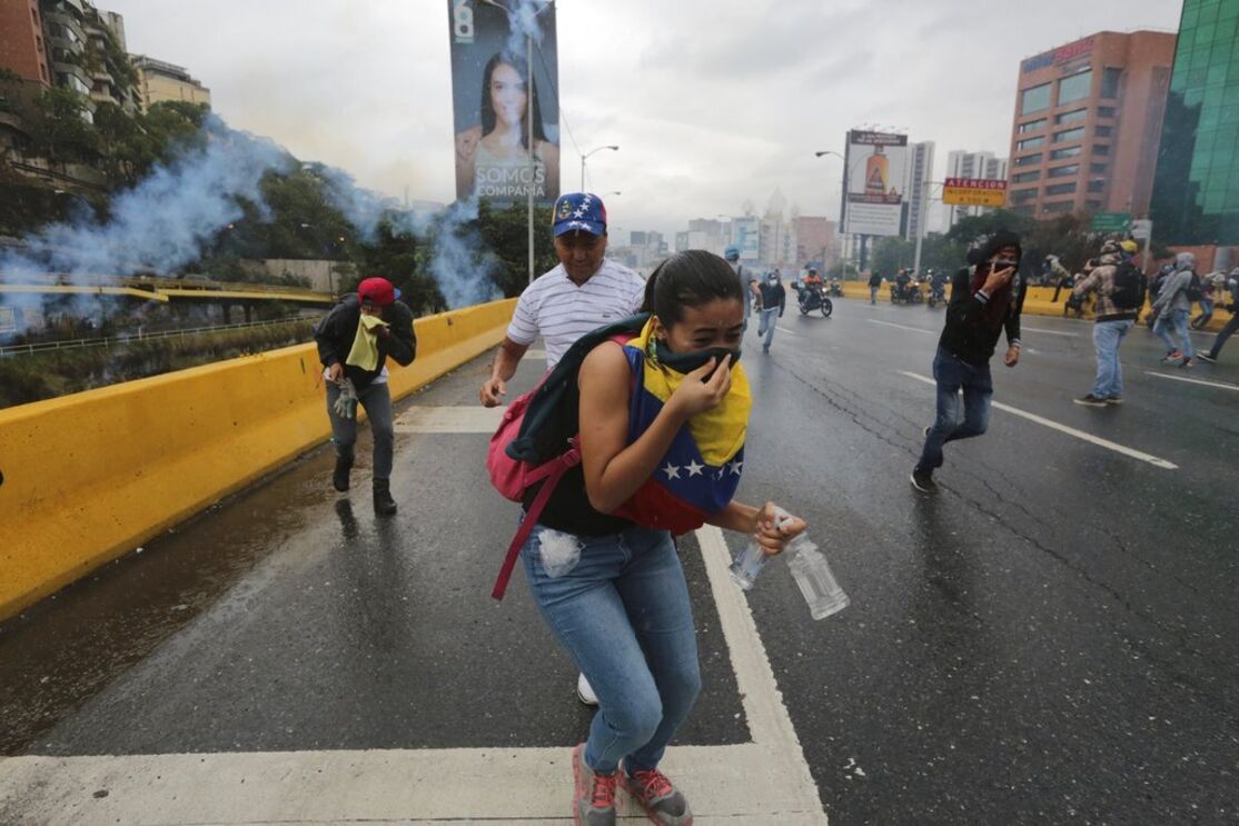 Protestos na Venezuela com manifestantes e confrontos