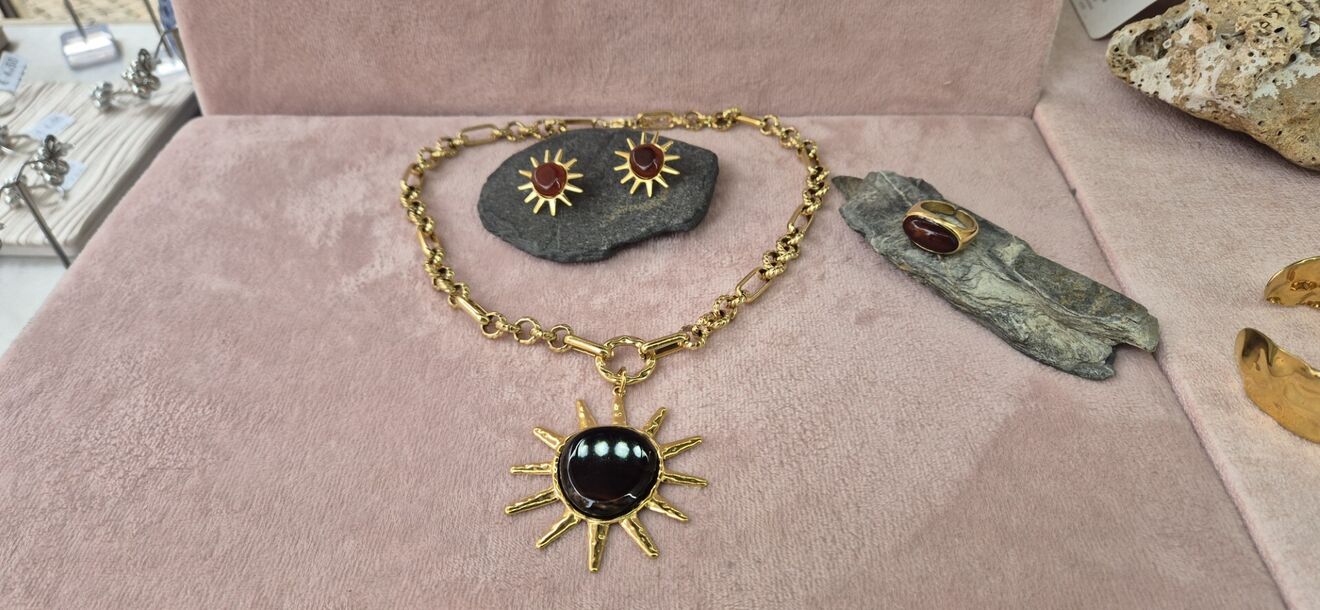 Conjunto de bijutaria acessível da loja Sentido da Cor