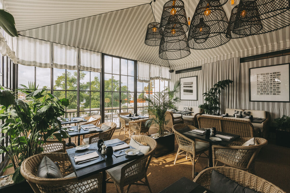 O restaurante tem vista para as sete colinas de Lisboa e está junto à Avenida da Liberdade