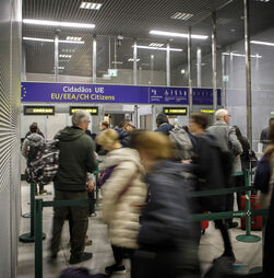 Sistema de controlo de fronteiras poderá ser suspenso no Natal para evitar filas nos aeroportos