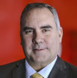 Pré-candidato à presidência do Peru sai ileso depois de carro ser atingido por tiros