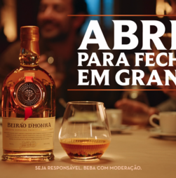 Pêpê Rapazote é o novo rosto do Beirão D’Honra,
que regressa com garrafa totalmente renovada