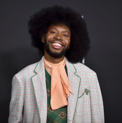 Ator de 'Emily em Paris' preso no Japão por alegado tráfico de ecstasy