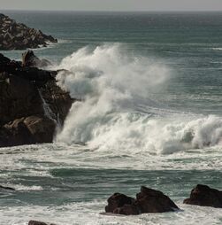 Quatro pessoas morrem devido a ondas gigantes em Tenerife: Há um desaparecido