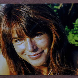 Clara Pinto Correia: “Há a ideia de que as mulheres bonitas são estúpidas e que as de respeito não se preocupam com perfumes”