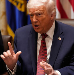 Trump volta a sugerir 'ataques terrestres' na guerra contra o narcotráfico vindo da Venezuela