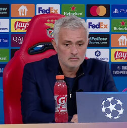 Mourinho: 'Ríos é um grande jogador e não conseguiram rebentar com ele'