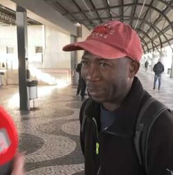 “Não haverá mais nenhum”: passageiros aguardam pela chegada do barco em dia de greve geral no Barreiro 