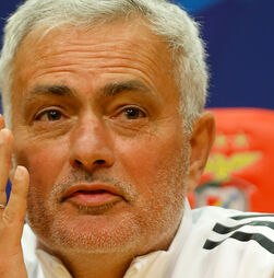 'Fiquei honrado por ele me reconhecer': Mourinho recorda encontro com o 'melhor James Bond da história'