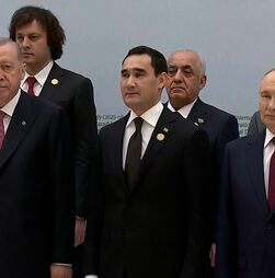 Putin e Erdogan marcam presença em fórum internacional no Turquemenistão 