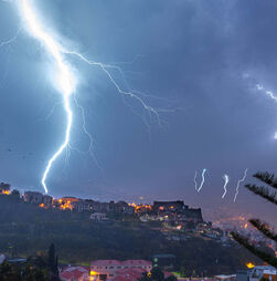 Depressão Emília: avisos de mau tempo para a Madeira prolongados até às 18h de sábado